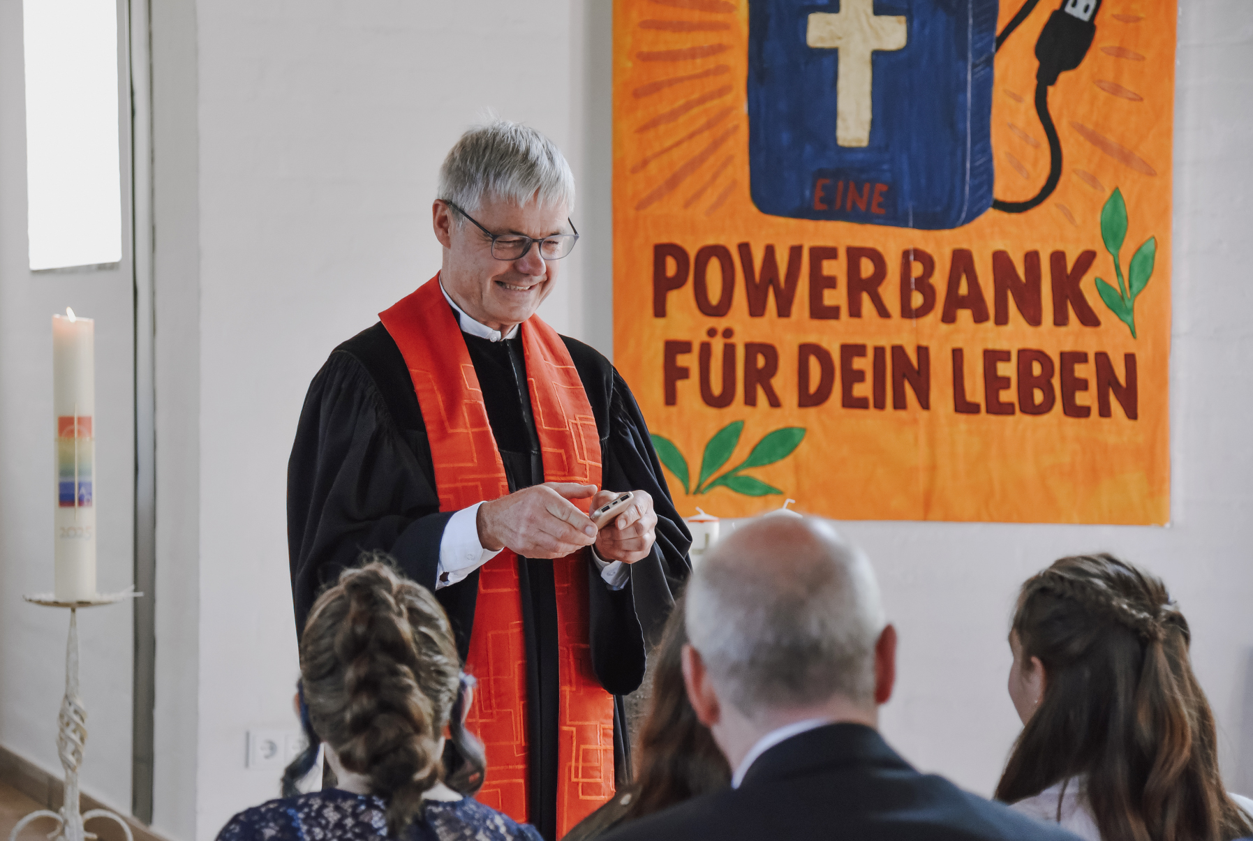 Pfarrer Bernath bei der Konfirmation