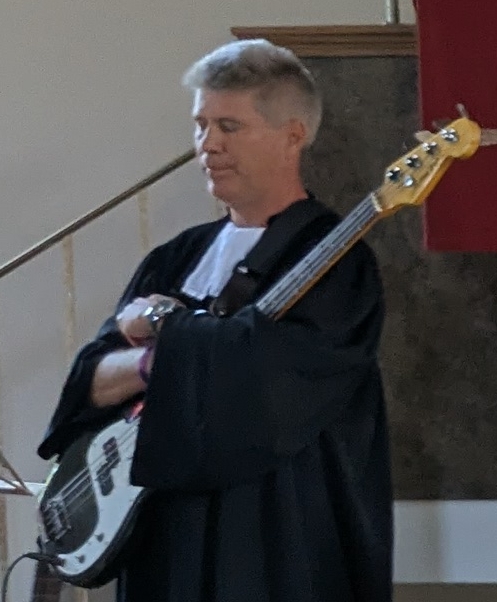 Olaf Kringel mit Gitarre